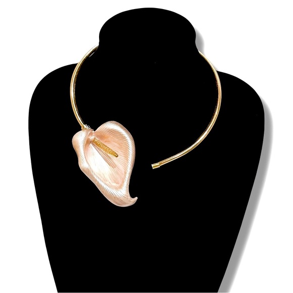 HEAD-TURNING BOTANICAL | Two-Tone Cala Lily Sculptural Statement Necklace | NEW - Picture 2 of 6